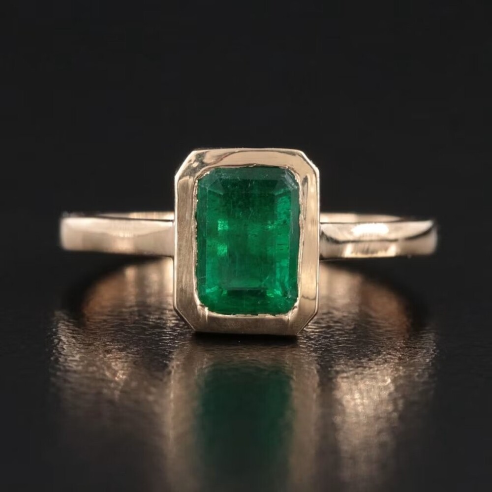 18K 1.90 CT Emerald Ring